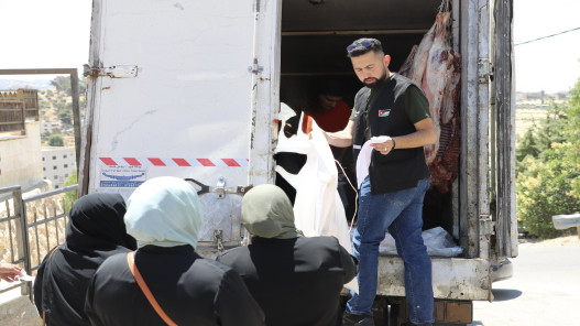 صورة حول : الهيئة الخيرية الهاشمية تصل إلى أكثر من 37 ألف مستفيد خلال عيد الأضحى الهيئة الخيرية الهاشمية تصل إلى أكثر من 37 ألف مستفيد خلال عيد الأضحى