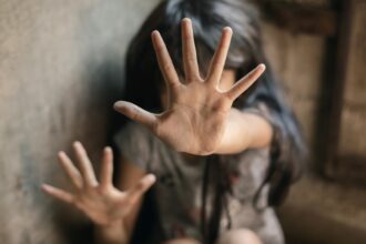 الاعتداء على طالبة مدرسة بأداة حادة في مرج الحمام من قبل عدد من الطالبات