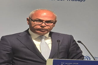 العمل: توظيف مسؤول للذكاء الاصطناعي يعزز فرص التنمية ويحمي العمال