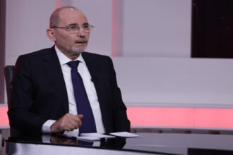 وزير الخارجية يبحث مع نظيره السلوفيني العلاقات الثنائية والتطورات الإقليمية
