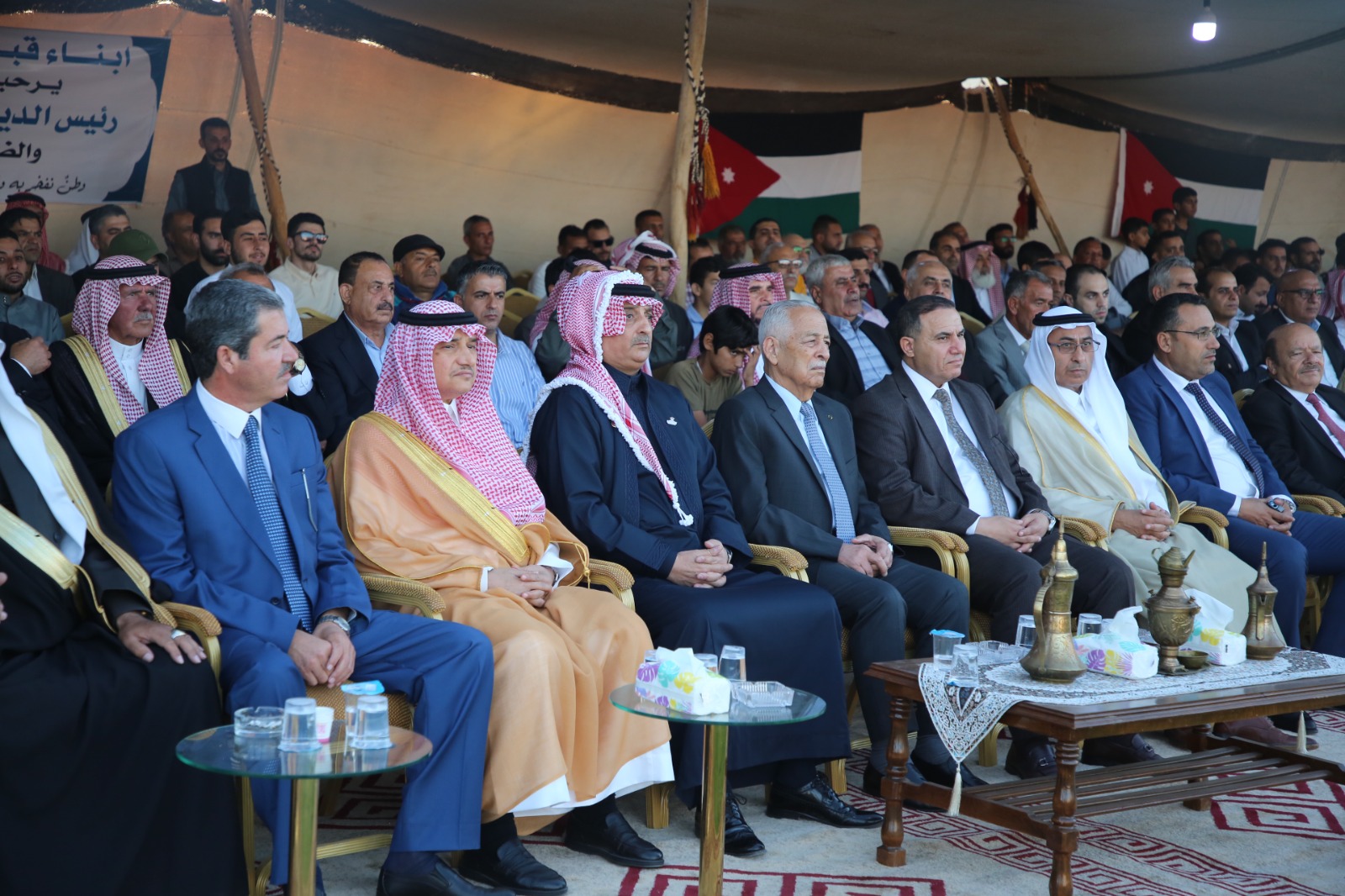 صورة حول : العيسوي يرعى احتفالا وطنيا بمناسبة الاستقلال الثمانين والأعياد الوطنية في البادية الشمالية العيسوي يرعى احتفالا وطنيا بمناسبة الاستقلال الثمانين والأعياد الوطنية في البادية الشمالية