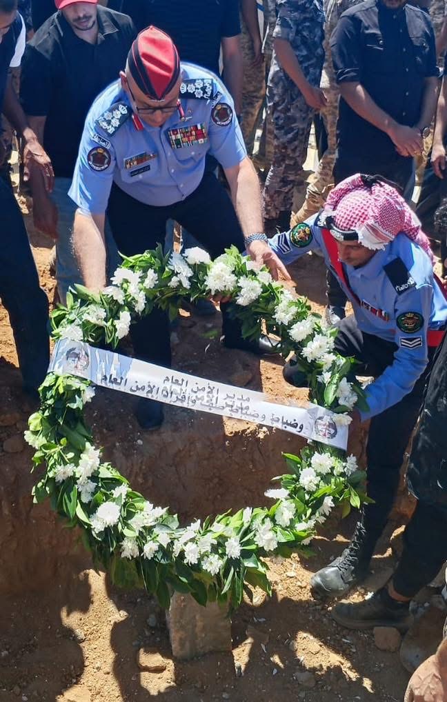 صورة حول : تشييع جثمان الرقيب ماجد محمد منصور الحردان تشييع جثمان الرقيب ماجد محمد منصور الحردان