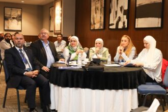وزارة الطاقة تبحث توظيف المركبات الكهربائية كمخازن للطاقة في الأردن