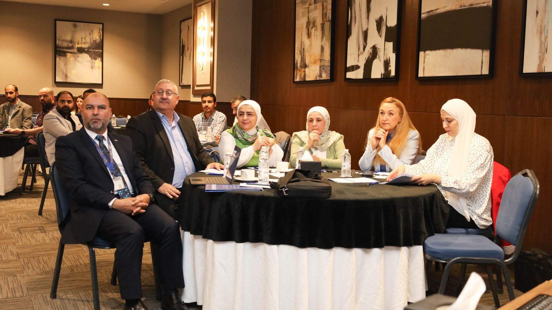 وزارة الطاقة تبحث توظيف المركبات الكهربائية كمخازن للطاقة في الأردن