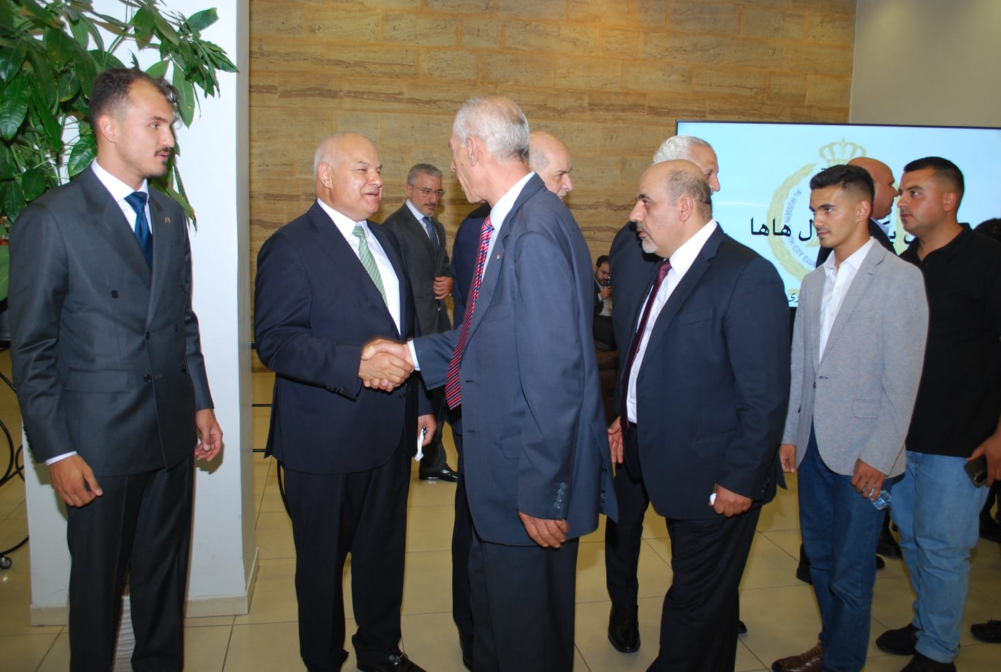 بالصور.. ال البكار وال هاها نسايب الخصاونة طلب والعيسوي لبى