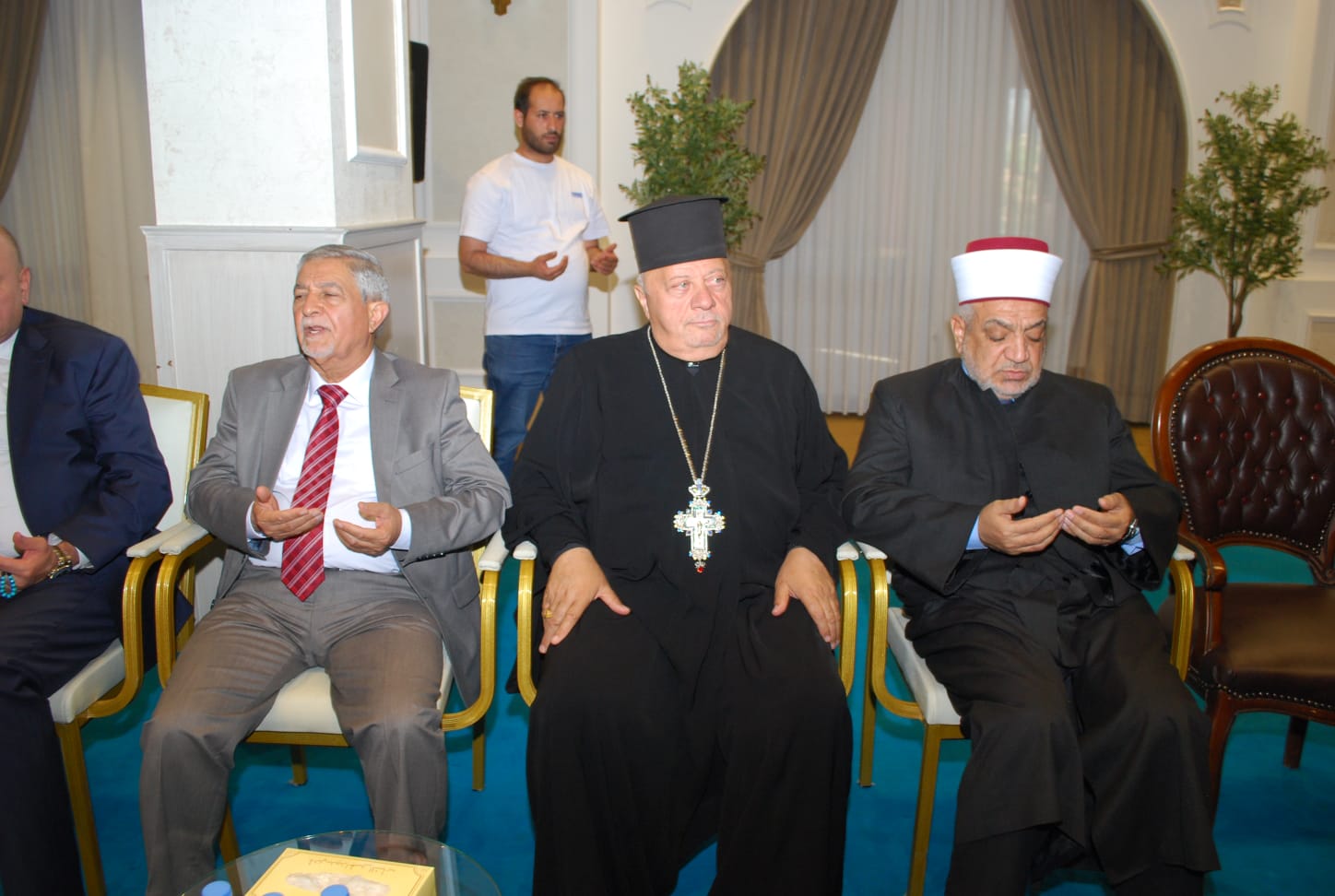 بالصور.. ال البكار وال هاها نسايب الخصاونة طلب والعيسوي لبى