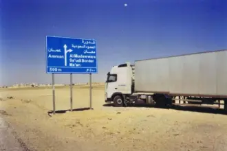 تفاصيل قضائية تكشف استغلال شبكة تهريب لسائق شاحنة أردني بنقل شحنة كبتاجون إلى السعودية