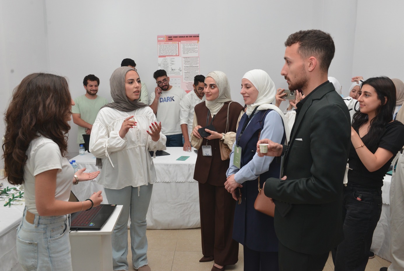 كلية تكنولوجيا المعلومات في جامعة البترا تنظم معرض "FIT Expo" بمشاركة 39 فريقًا طلابيًا