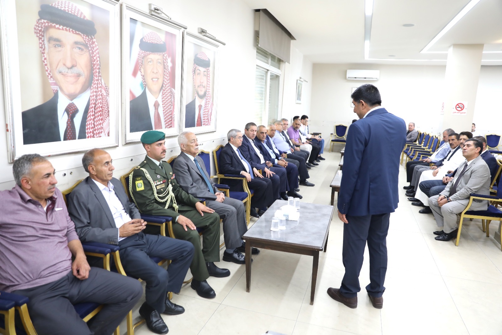 صورة حول : مندوبا عن الملك وولي العهد... العيسوي يعزي عشيرة الرواشدة مندوبا عن الملك وولي العهد... العيسوي يعزي عشيرة الرواشدة