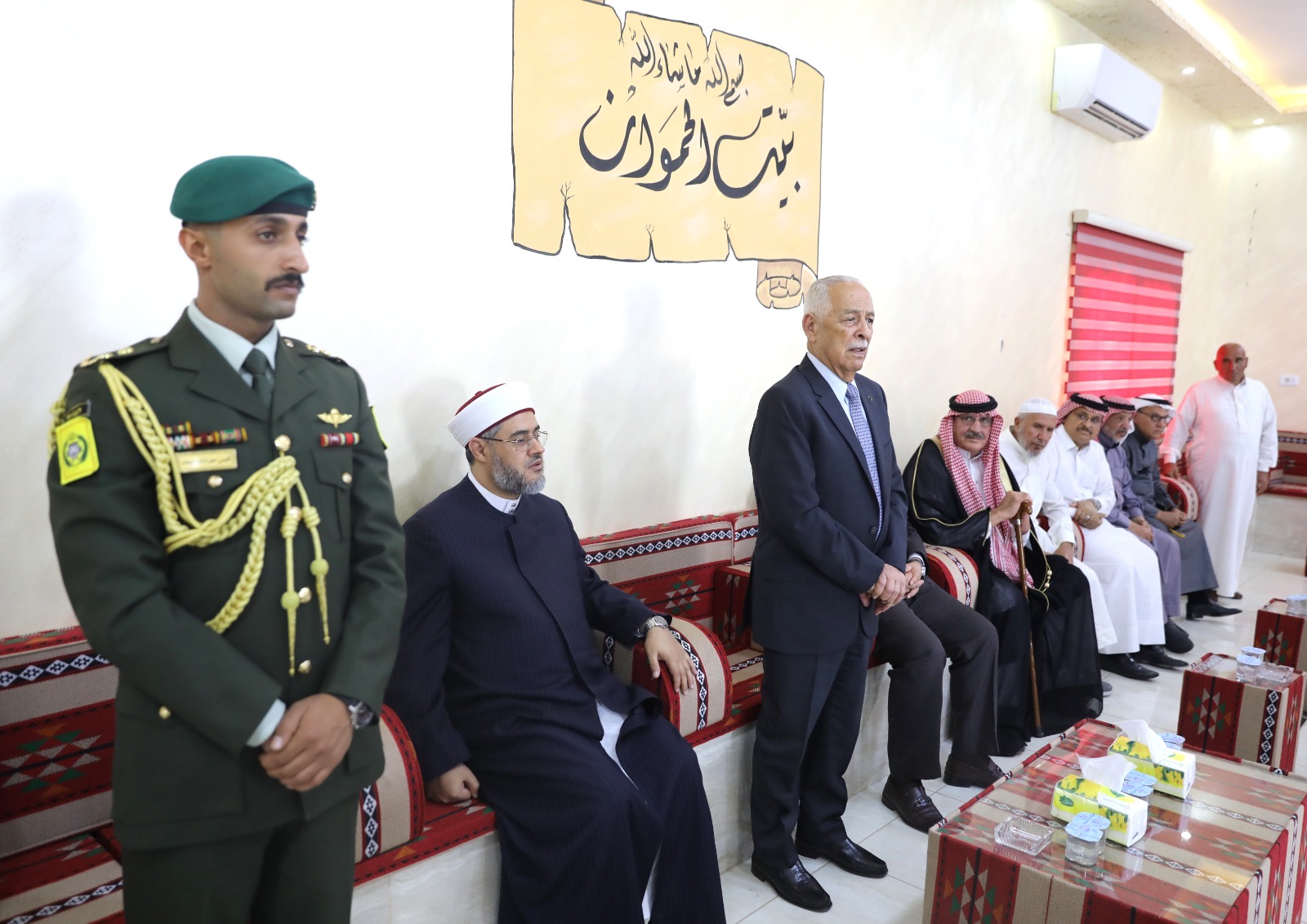 مندوبا عن الملك وولي العهد.. العيسوي يعزي العدوان واللوزي ومنكو والبدارين وخواجا