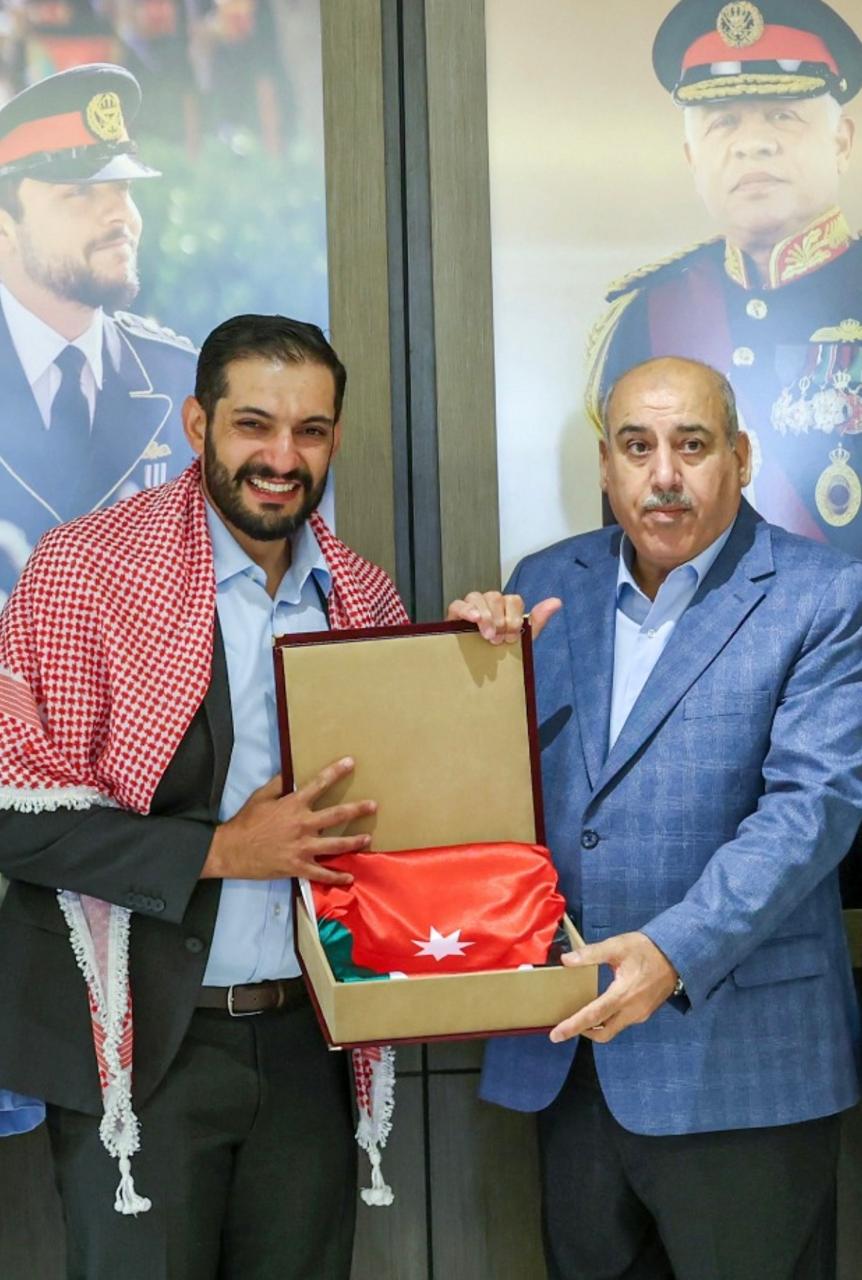 القاضي يستقبل بني هاني دعماً لطموحه في تسلق أعلى جبال العالم