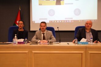 "صناعة عمان " تنظم جلسة حول التصدير الى الاتحاد الاوربي ضمن متطلبات الامتثال لالية تعديل حدود الكربون (CBAM)
