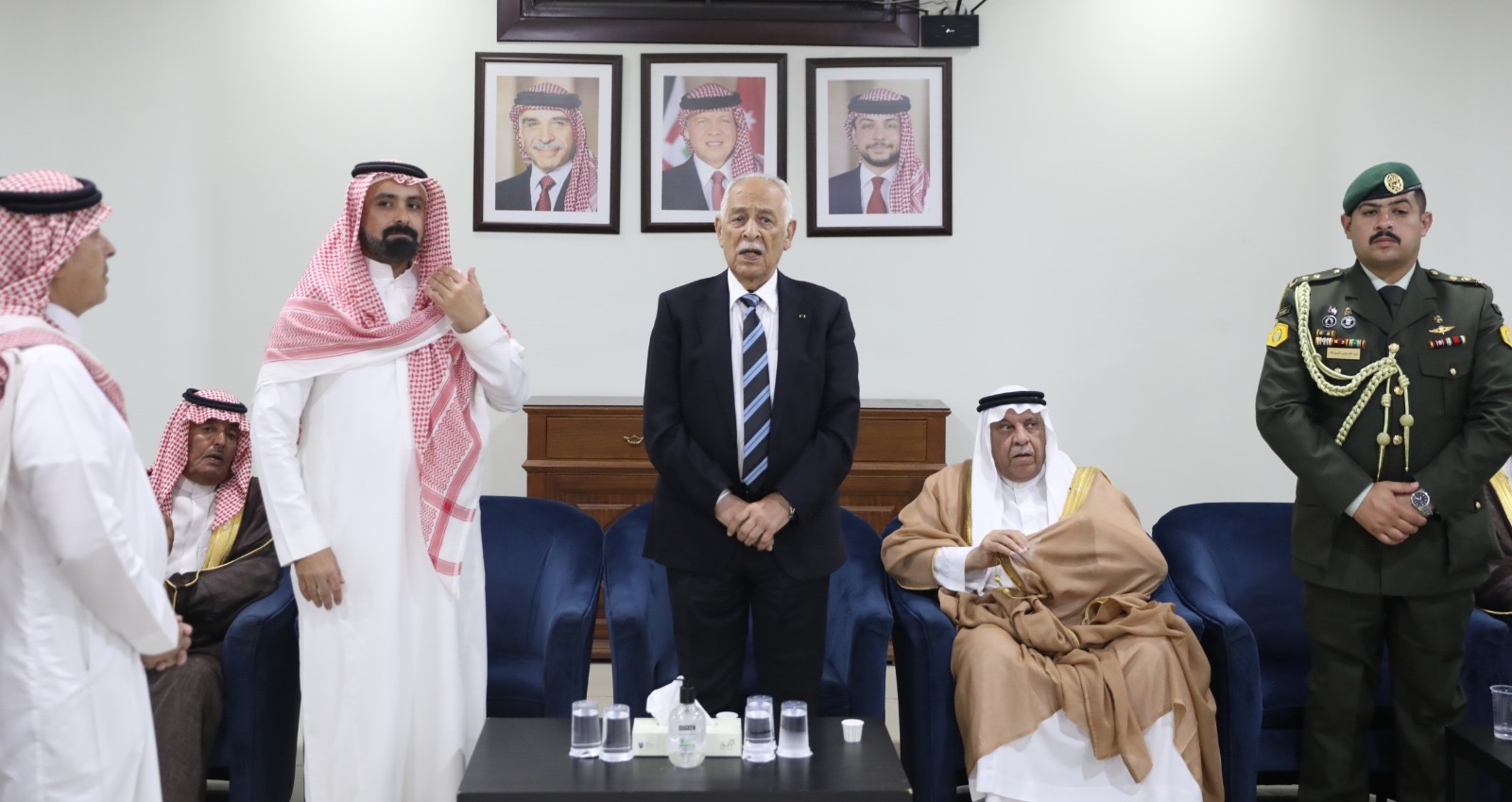 مندوبا عن الملك وولي العهد.. العيسوي يعزي عشائر العنزة والطوالبة والعمري