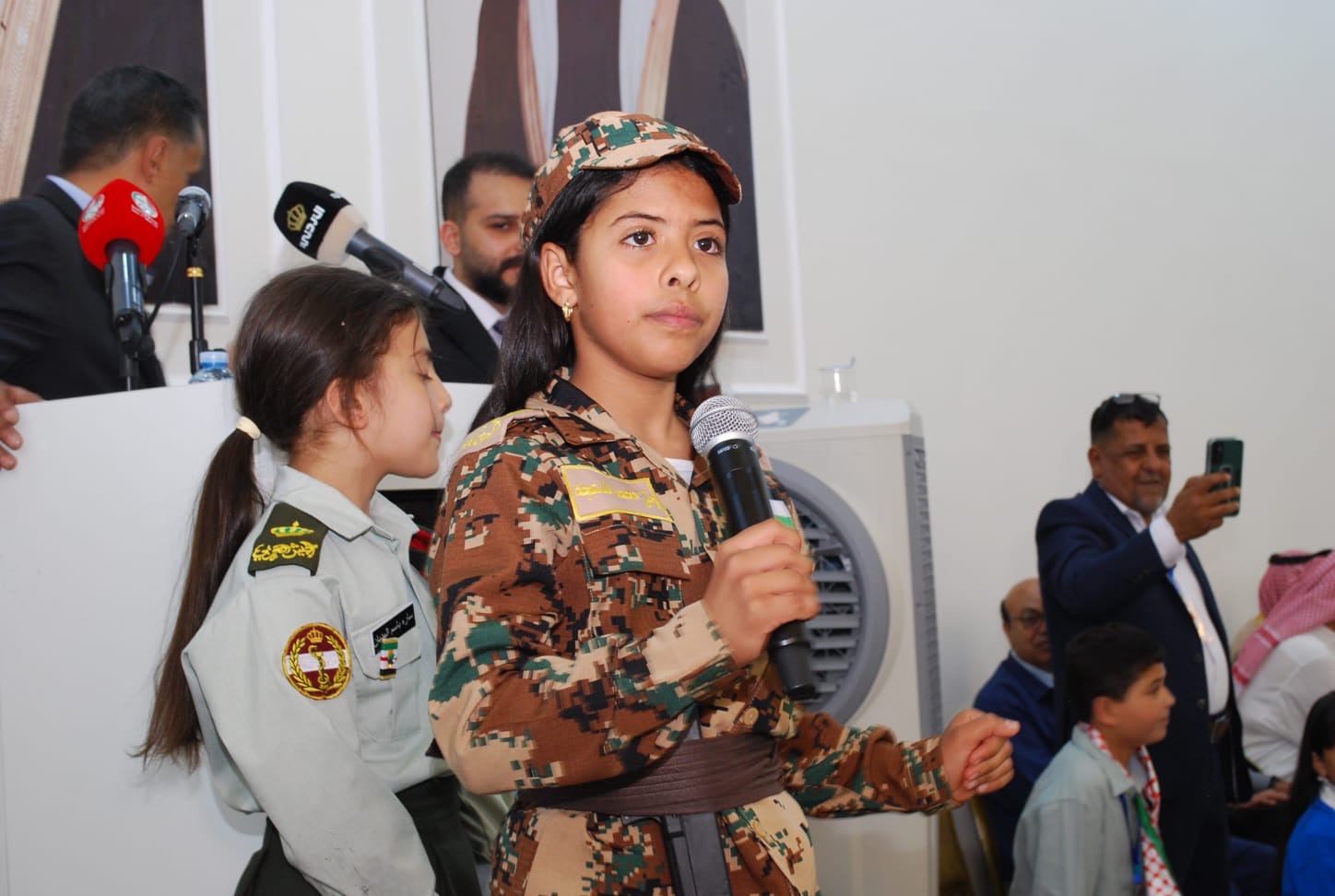 صورة حول : رئيس النواب يشارك عشائر الدعجة الاحتفال بالأعياد الوطنية رئيس النواب يشارك عشائر الدعجة الاحتفال بالأعياد الوطنية