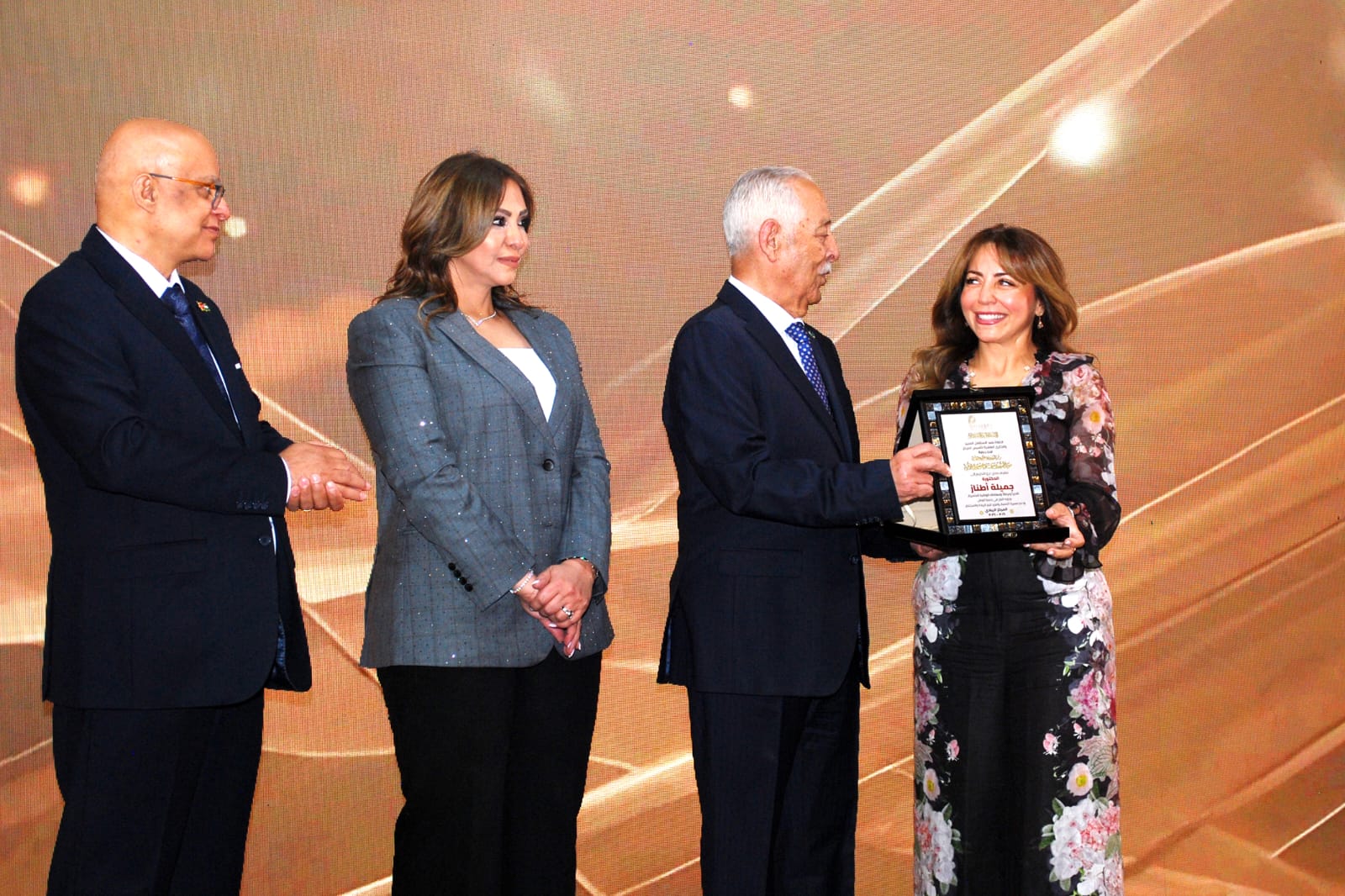 العيسوي يرعى احتفالية المركز الريادي بعيد الاستقلال