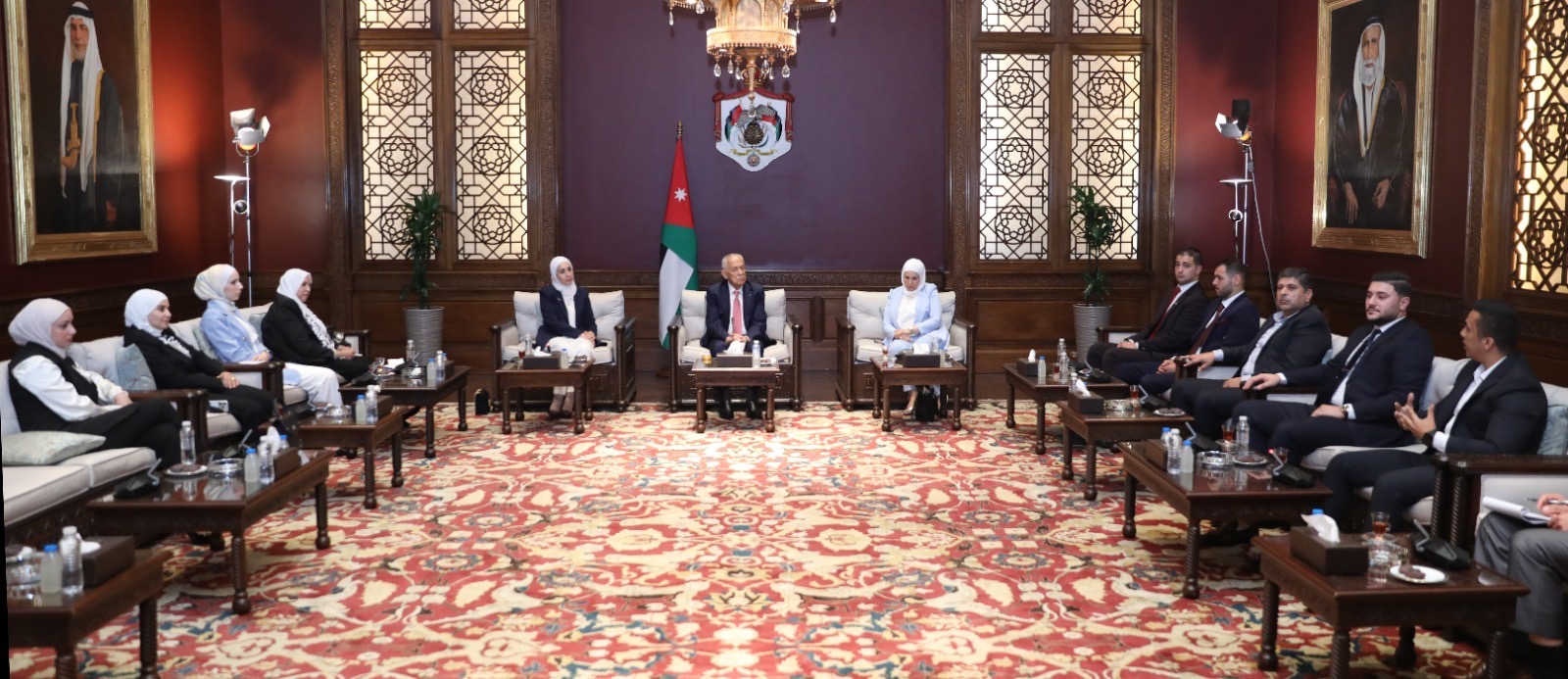 العيسوي يلتقي وفدا من فريق أصحاب المبادرات الصحية والبيئية