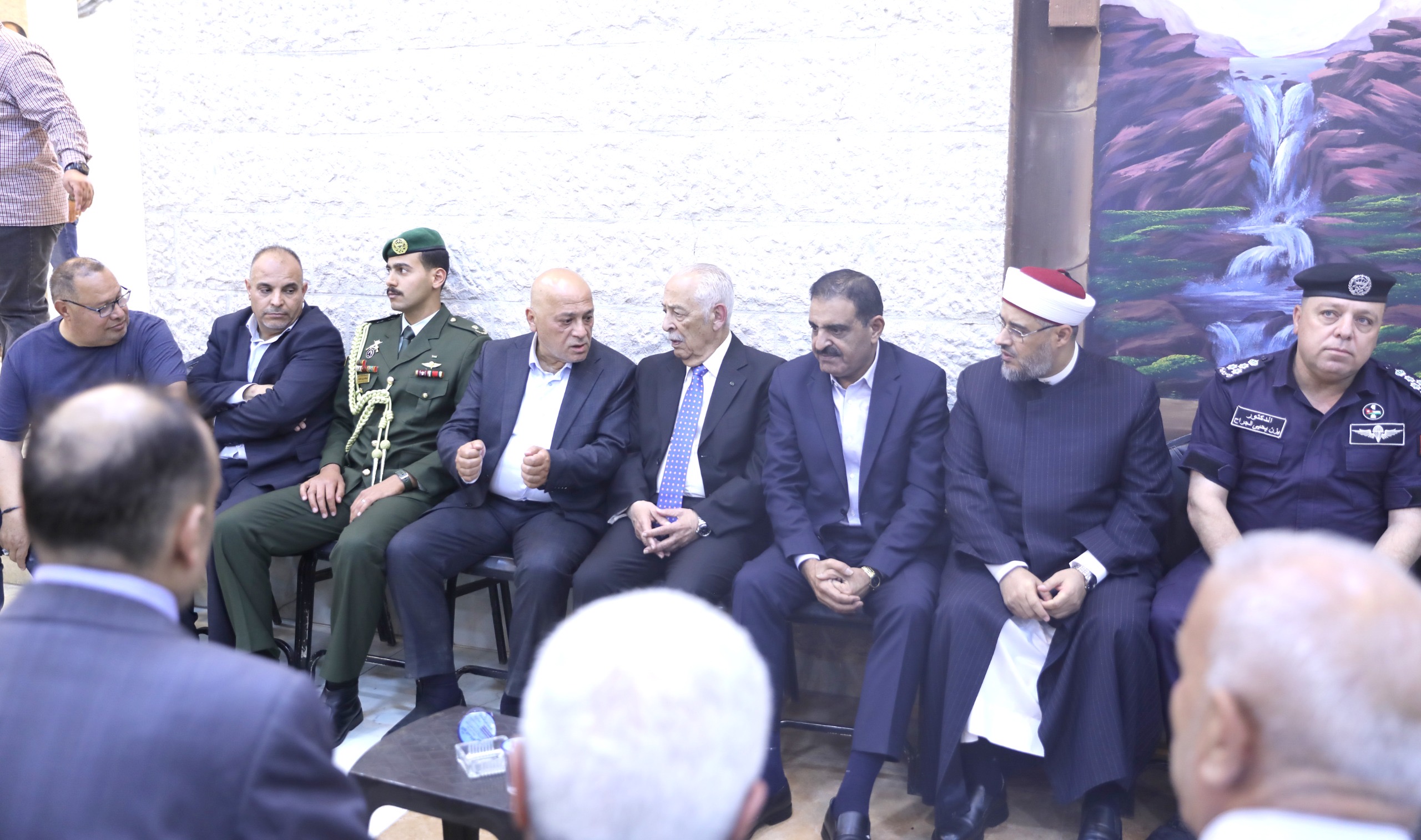 صورة حول : مندوبا عن الملك وولي العهد.. العيسوي يعزي أبو عيد وشختور مندوبا عن الملك وولي العهد.. العيسوي يعزي أبو عيد وشختور