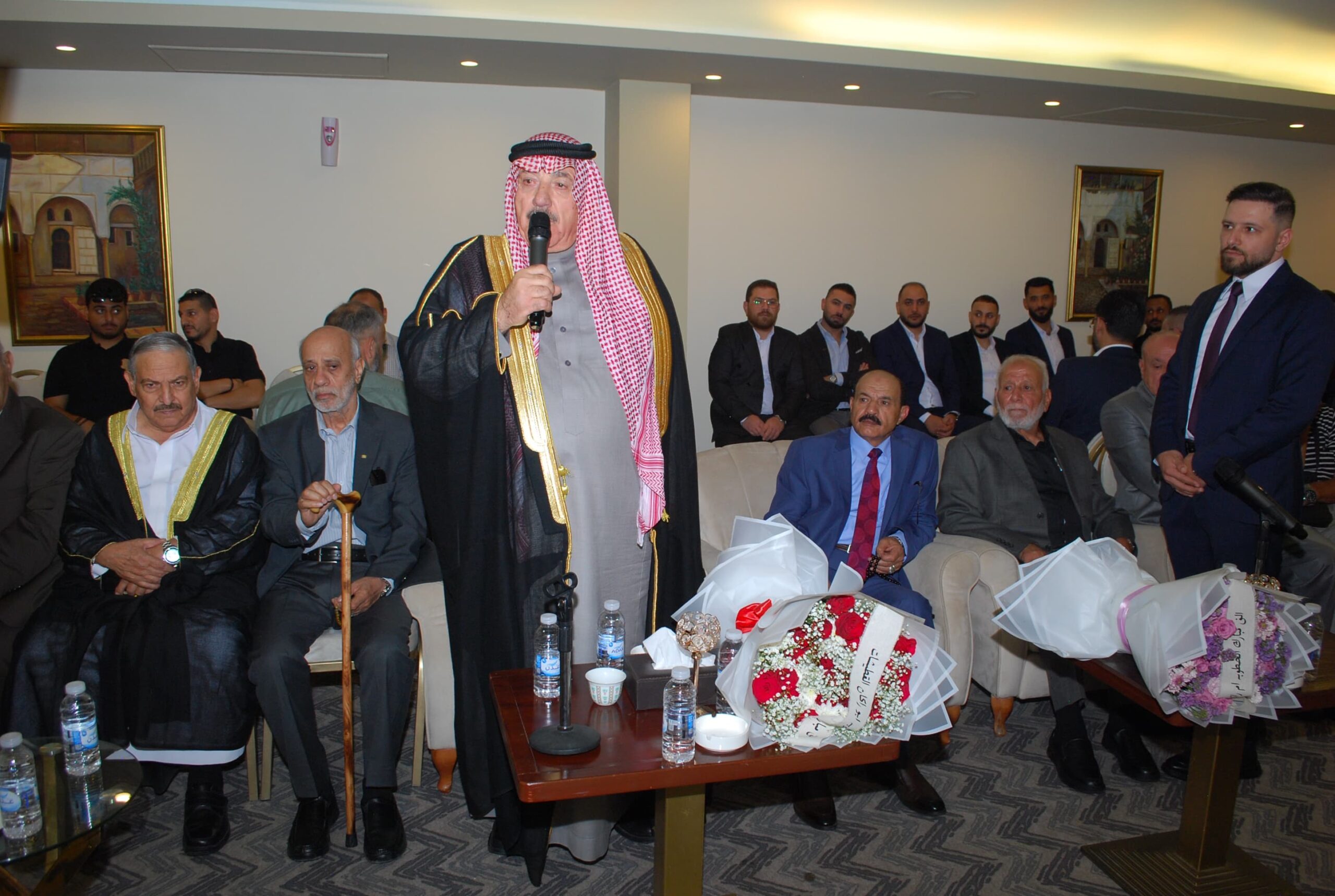 صورة حول : المومني طلب والباشا غازي الطيب أعطى المومني طلب والباشا غازي الطيب أعطى