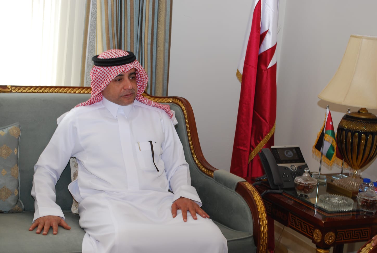 سفارة قطر في الأردن تستقبل المعزين بوفاة الأمير الوالد الشيخ حمد بن خليفة آل ثاني