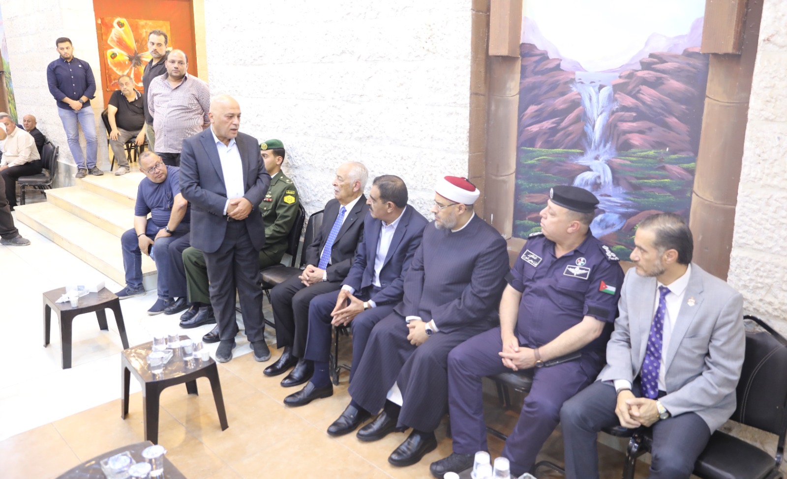 مندوبا عن الملك وولي العهد.. العيسوي يعزي أبو عيد وشختور