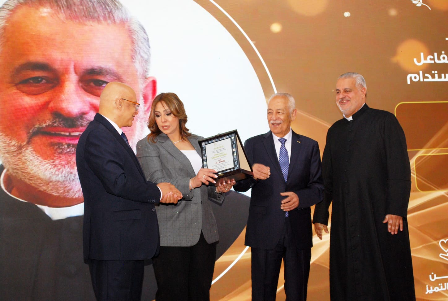 العيسوي يرعى احتفالية المركز الريادي بعيد الاستقلال