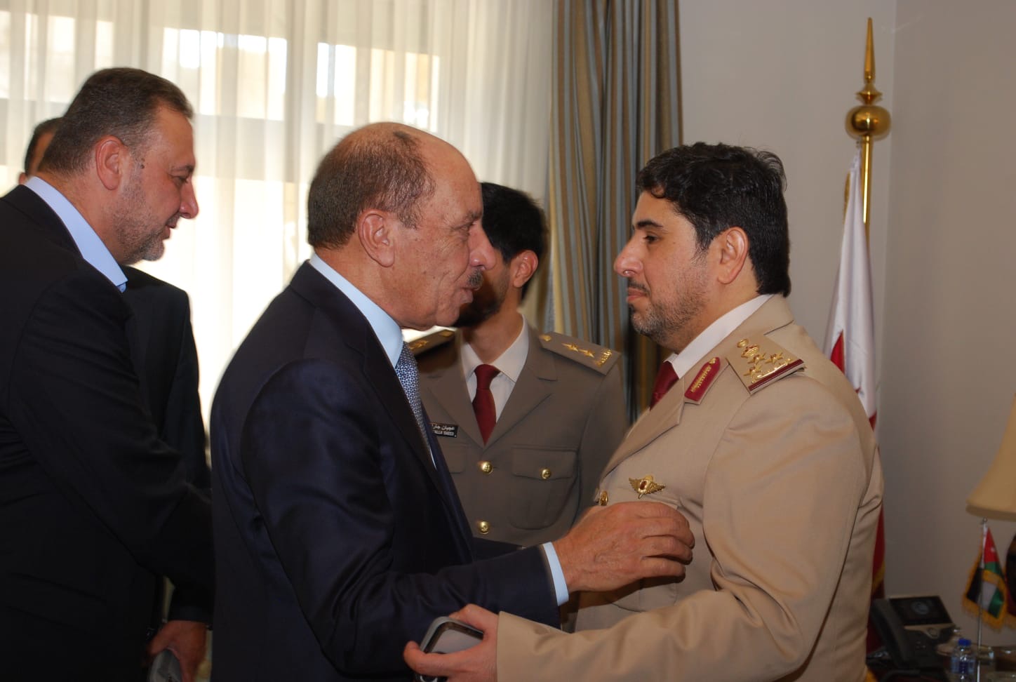سفارة قطر في الأردن تستقبل المعزين بوفاة الأمير الوالد الشيخ حمد بن خليفة آل ثاني