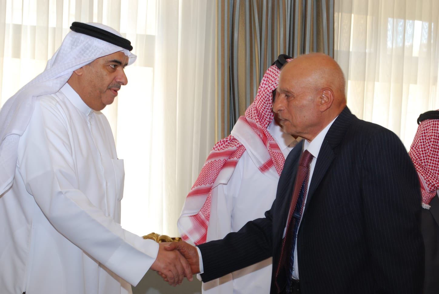 سفارة قطر في الأردن تستقبل المعزين بوفاة الأمير الوالد الشيخ حمد بن خليفة آل ثاني