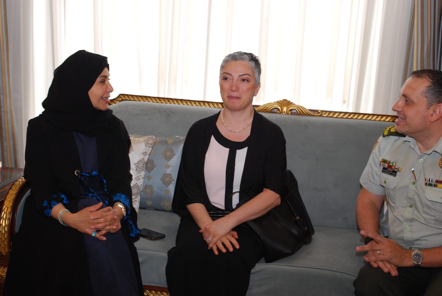 سفارة قطر في الأردن تستقبل المعزين بوفاة الأمير الوالد الشيخ حمد بن خليفة آل ثاني