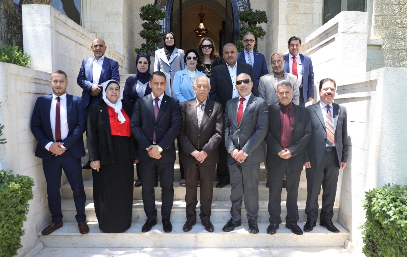 صورة حول : العيسوي: الأردن يمضي برؤية ملكية ثابتة تعزز الاستقرار وترسخ مسيرة التحديث العيسوي: الأردن يمضي برؤية ملكية ثابتة تعزز الاستقرار وترسخ مسيرة التحديث