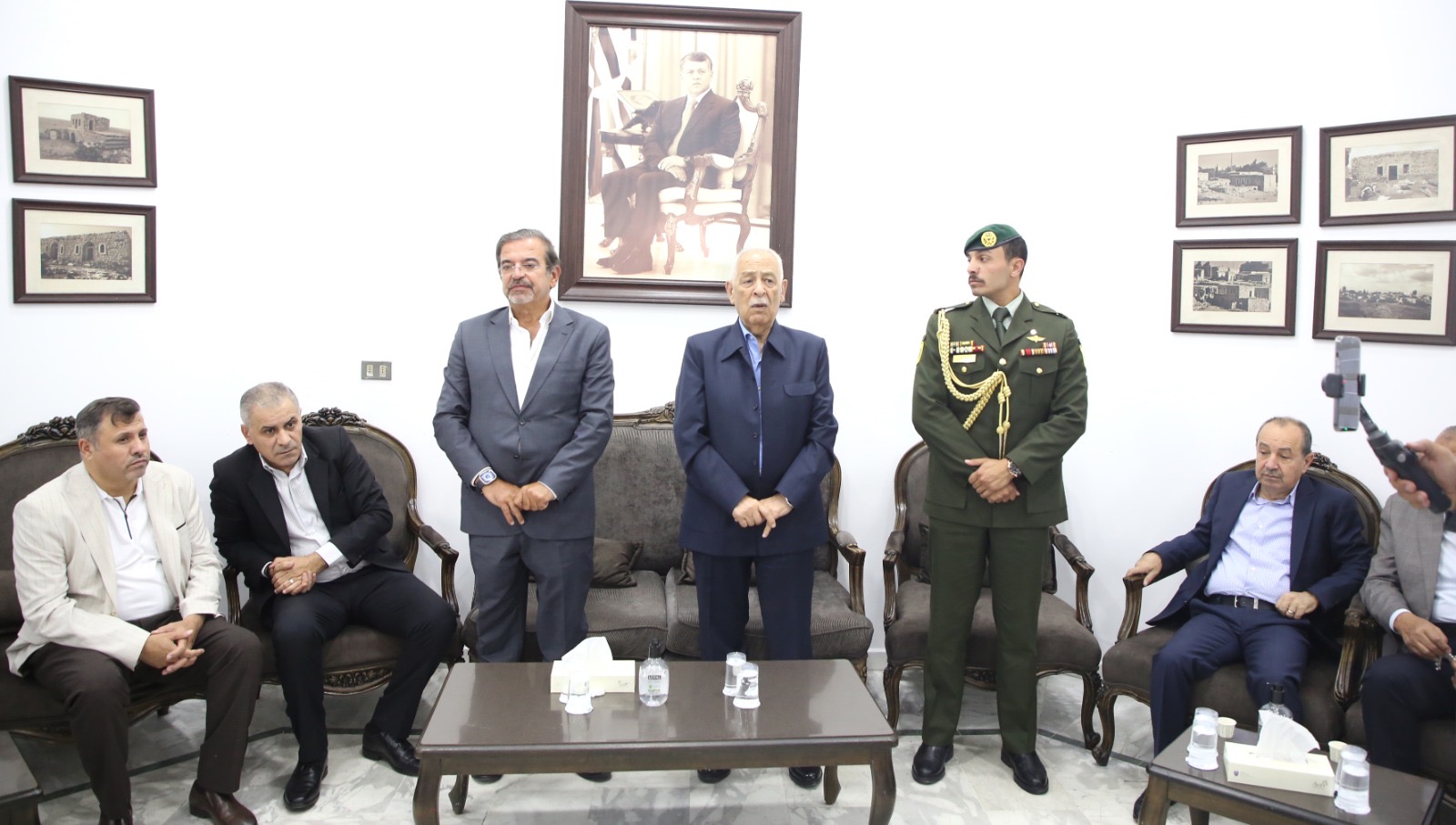 مندوبا عن الملك وولي العهد.. العيسوي يعزي عبيدات والذيب ومشعل والبدري
