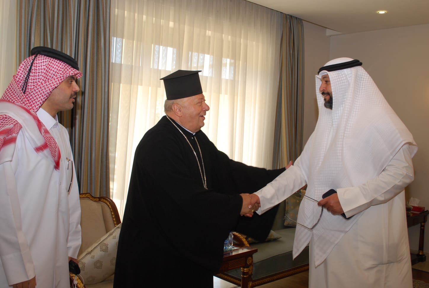 سفارة قطر في الأردن تستقبل المعزين بوفاة الأمير الوالد الشيخ حمد بن خليفة آل ثاني