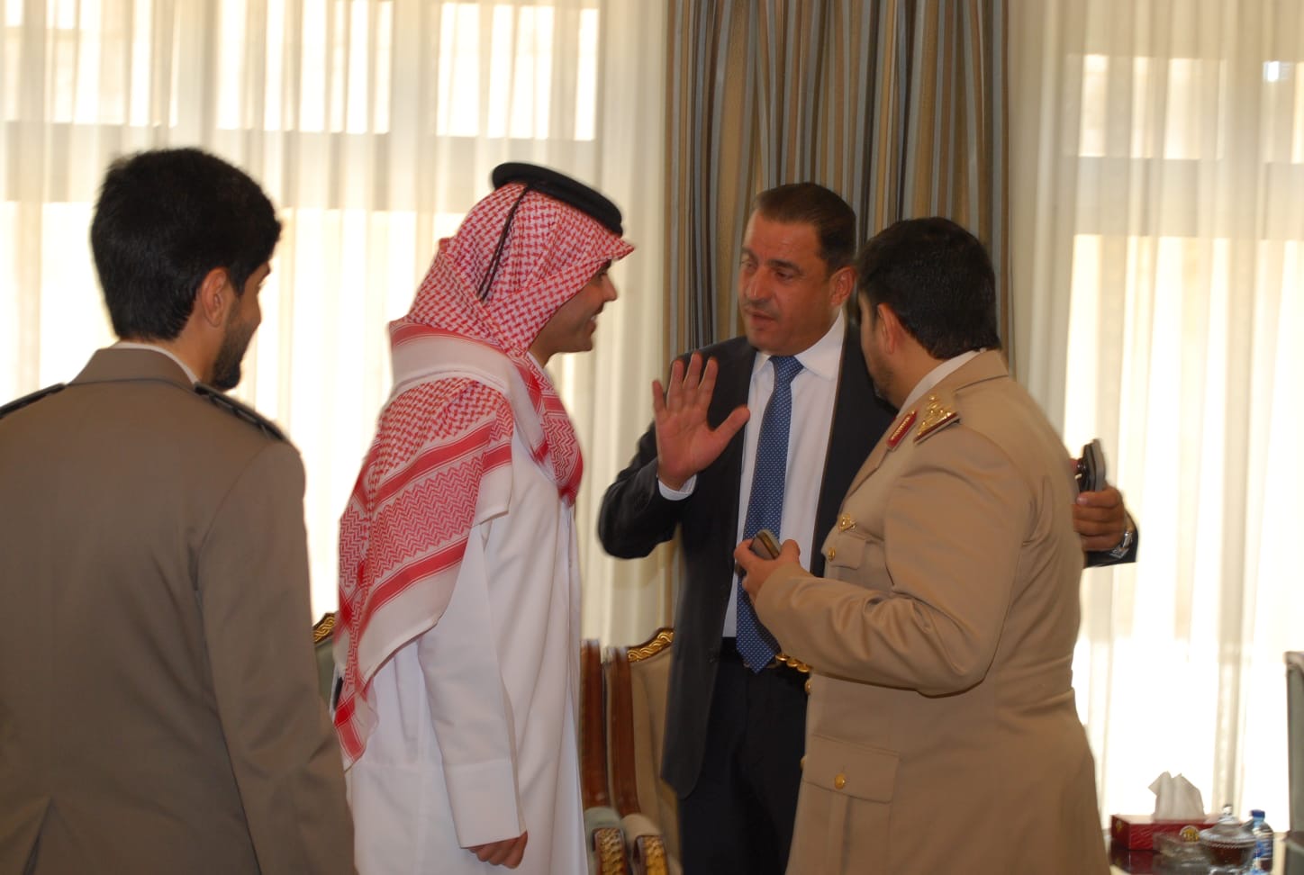 سفارة قطر في الأردن تستقبل المعزين بوفاة الأمير الوالد الشيخ حمد بن خليفة آل ثاني