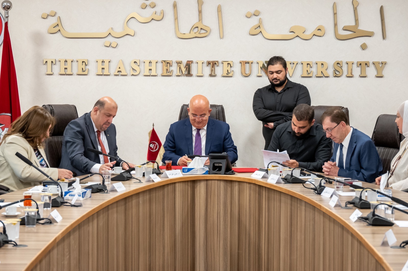 الجامعة الهاشمية تطلق الدورة الأولى من برنامج احتضان المشاريع الريادية الطلابية بتوقيع اتفاقيات مشاريع ابتكارية
