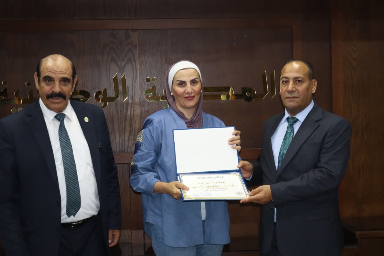 "اتحاد الكتاب" يكرّم عددا من الصحافيين والعاملين بالإعلام
