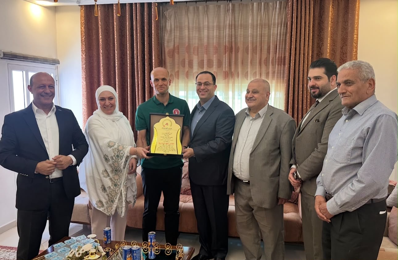 صورة حول : حزب الإصلاح يكرّم الحكم الدولي أدهم المخادمة تقديراً لإنجازه التاريخي في كأس العالم 2026 حزب الإصلاح يكرّم الحكم الدولي أدهم المخادمة تقديراً لإنجازه التاريخي في كأس العالم 2026