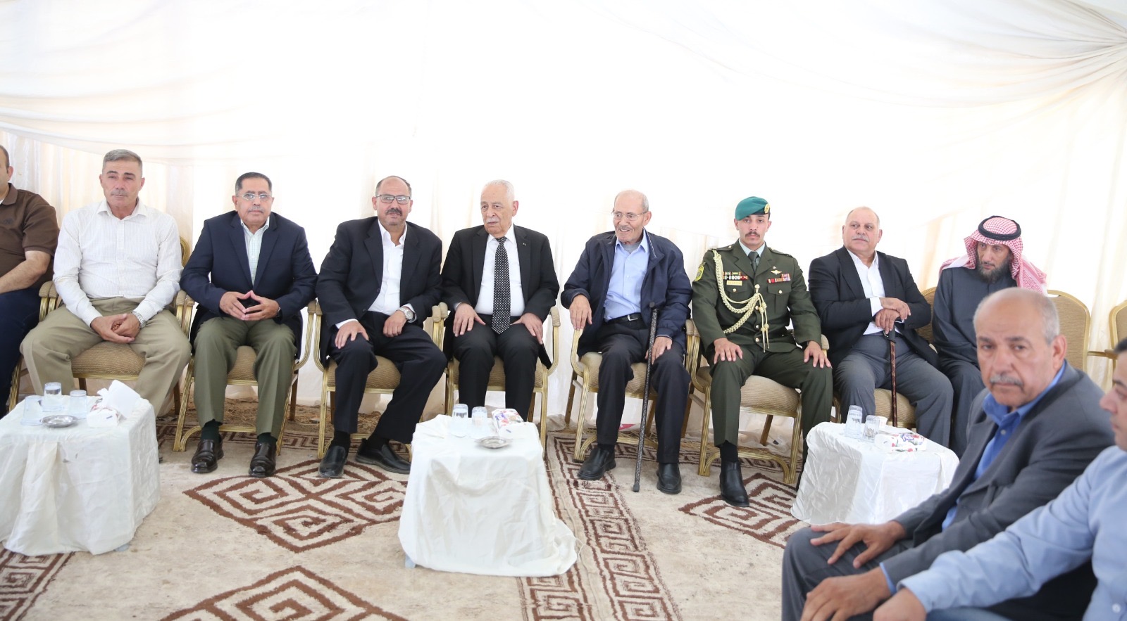 صورة حول : مندوبا عن الملك وولي العهد.. العيسوي يعزي عشيرتي قعوار والريالات مندوبا عن الملك وولي العهد.. العيسوي يعزي عشيرتي قعوار والريالات