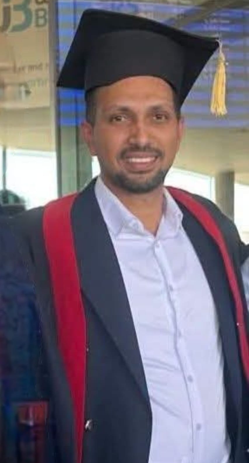 صورة حول : مجاهد المنادحة والعائلة يُهنئ نجله يزن لحصوله على درجة الدكتوراة مجاهد المنادحة والعائلة يُهنئ نجله يزن لحصوله على درجة الدكتوراة