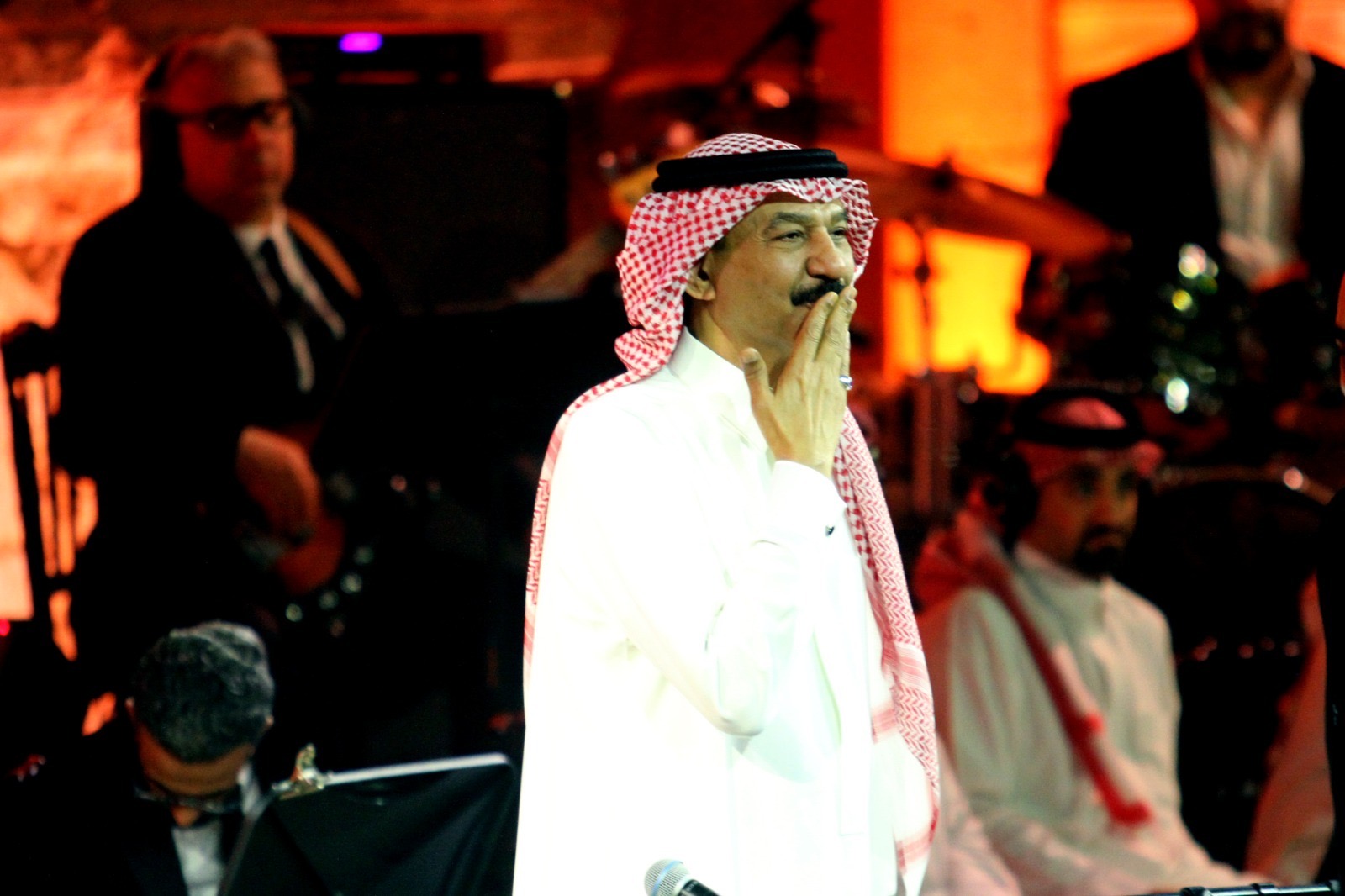 صورة حول : عبادي الجوهر يطرب جمهور جرش في أول ظهور له في مهرجان جرش عبادي الجوهر يطرب جمهور جرش في أول ظهور له في مهرجان جرش