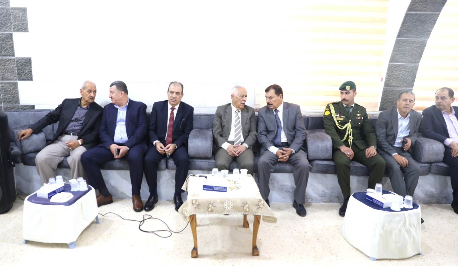 مندوبا عن الملك وولي العهد.. العيسوي يعزي بوفاة موظف الملكية معاذ عبيدات
