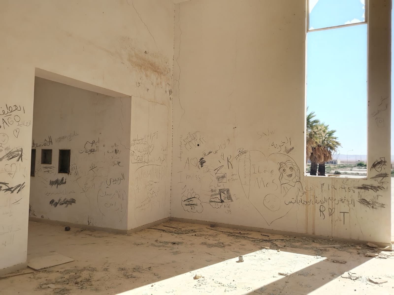 شكوى من تحول مسجد مهجور شرق مطار الملكة علياء إلى بؤرة للعبث والمخالفات.. ومناشدة للأوقاف للتدخل