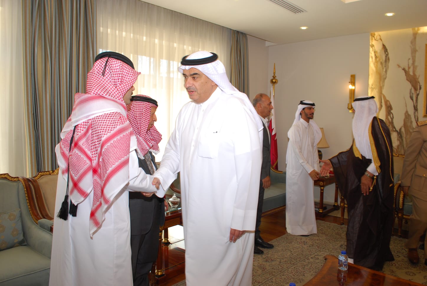 سفارة قطر في الأردن تستقبل المعزين بوفاة الأمير الوالد الشيخ حمد بن خليفة آل ثاني