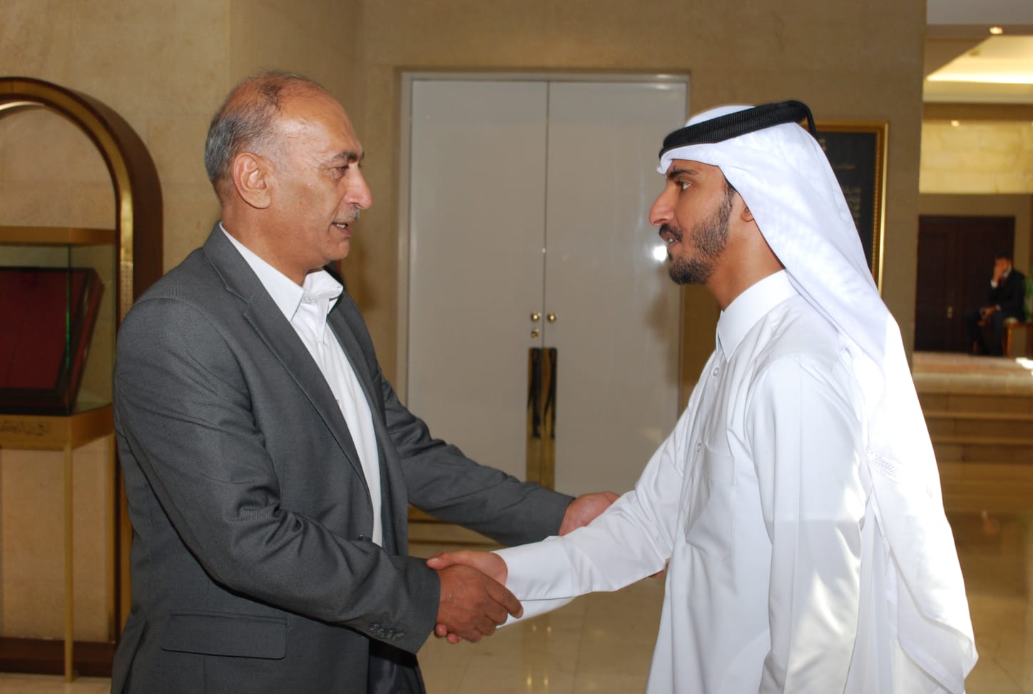 سفارة قطر في الأردن تستقبل المعزين بوفاة الأمير الوالد الشيخ حمد بن خليفة آل ثاني