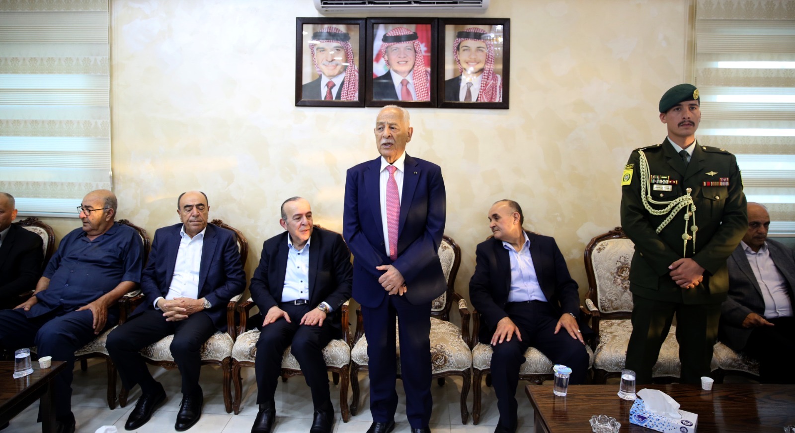 صورة حول : مندوبا عن الملك وولي العهد...العيسوي يعزي الوشاح والفريحات مندوبا عن الملك وولي العهد...العيسوي يعزي الوشاح والفريحات