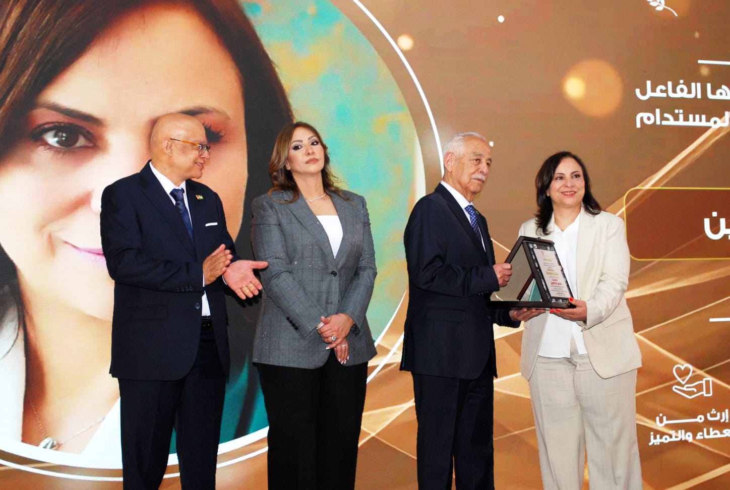 العيسوي يرعى احتفالية المركز الريادي بعيد الاستقلال