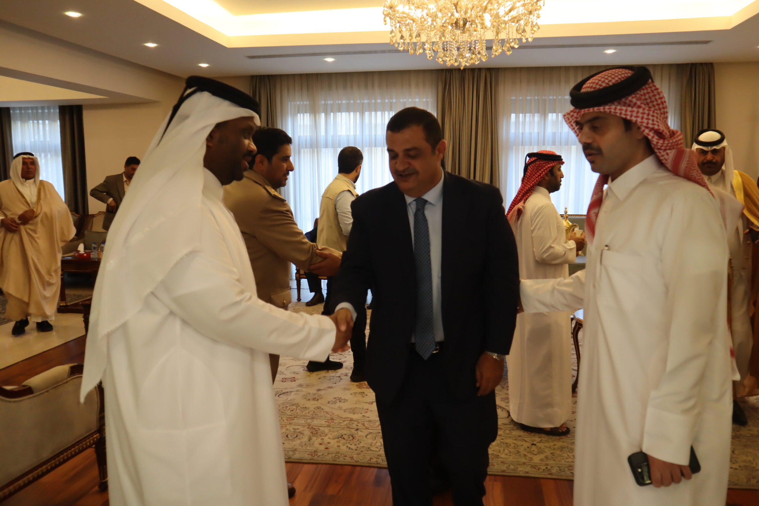 سفارة قطر في الأردن تستقبل المعزين بوفاة الأمير الوالد الشيخ حمد بن خليفة آل ثاني