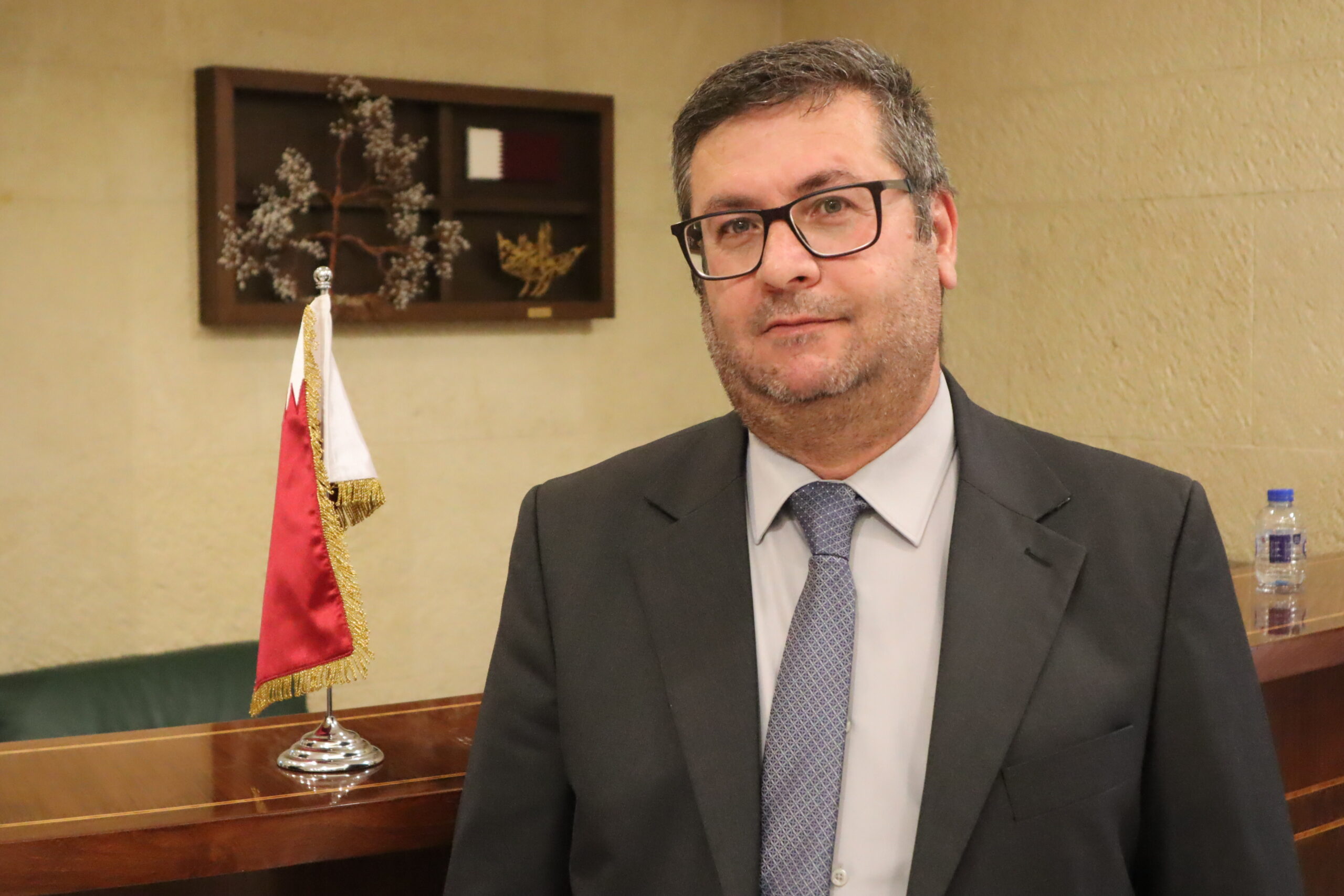 سفارة قطر في الأردن تستقبل المعزين بوفاة الأمير الوالد الشيخ حمد بن خليفة آل ثاني