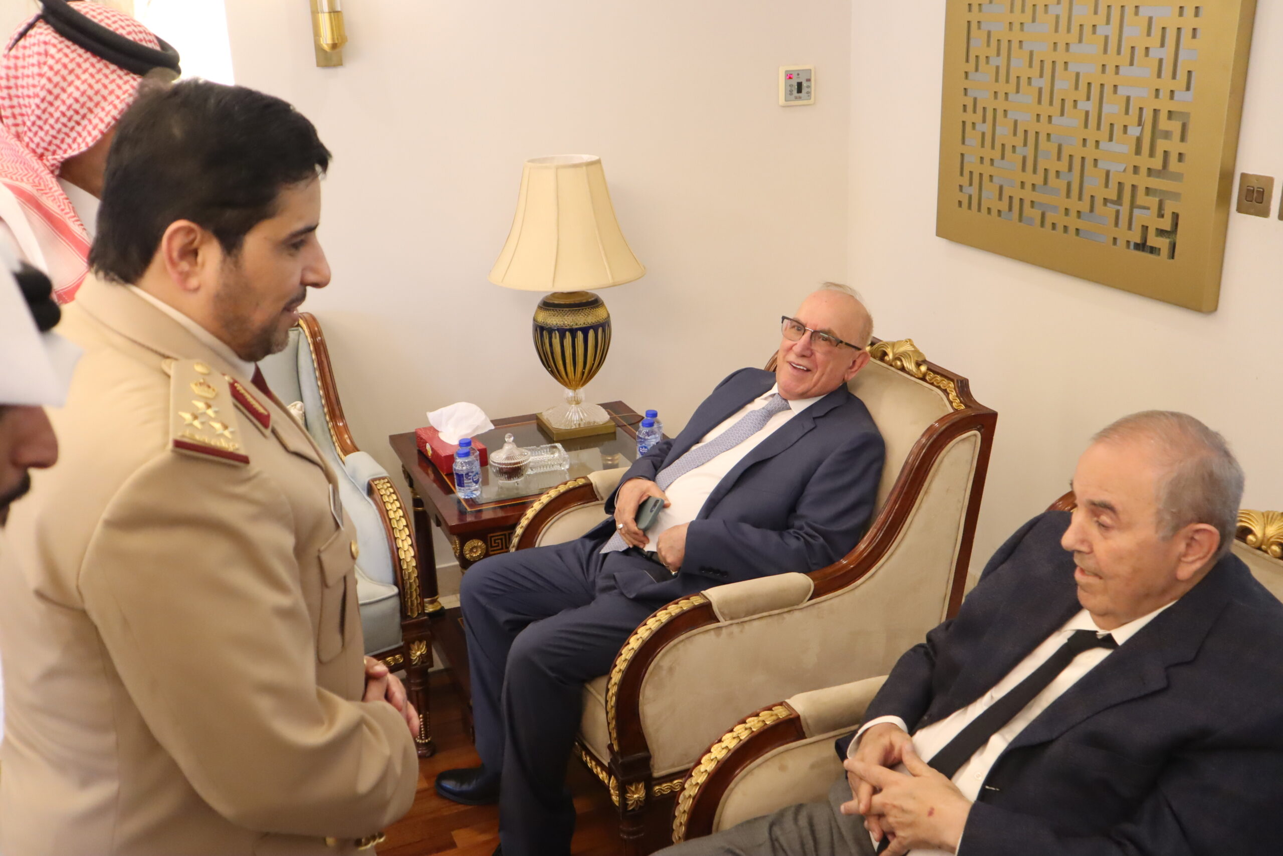 سفارة قطر في الأردن تستقبل المعزين بوفاة الأمير الوالد الشيخ حمد بن خليفة آل ثاني
