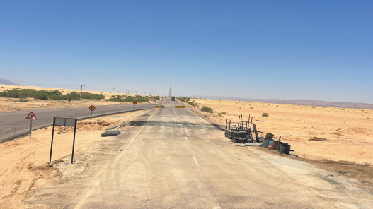 صورة حول : إعادة فتح طريق وادي عربة بعد إنجاز المعالجات الدائمة في غرندل إعادة فتح طريق وادي عربة بعد إنجاز المعالجات الدائمة في غرندل
