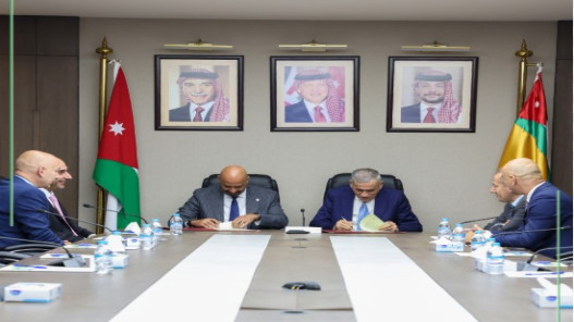 الجامعة الأردنية و"رؤية عمّان" توقّعان اتفاقية لتركيب آلات إعادة تدوير النفايات