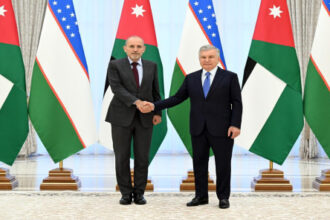 وزير الخارجية ينقل تحيات الملك إلى الرئيس الأوزبكي